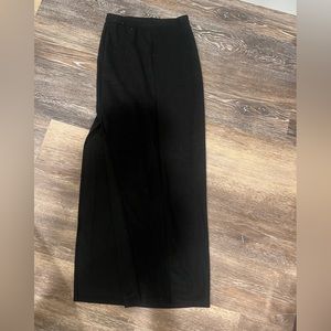 Long black highwaisted maxi skirt with side slit